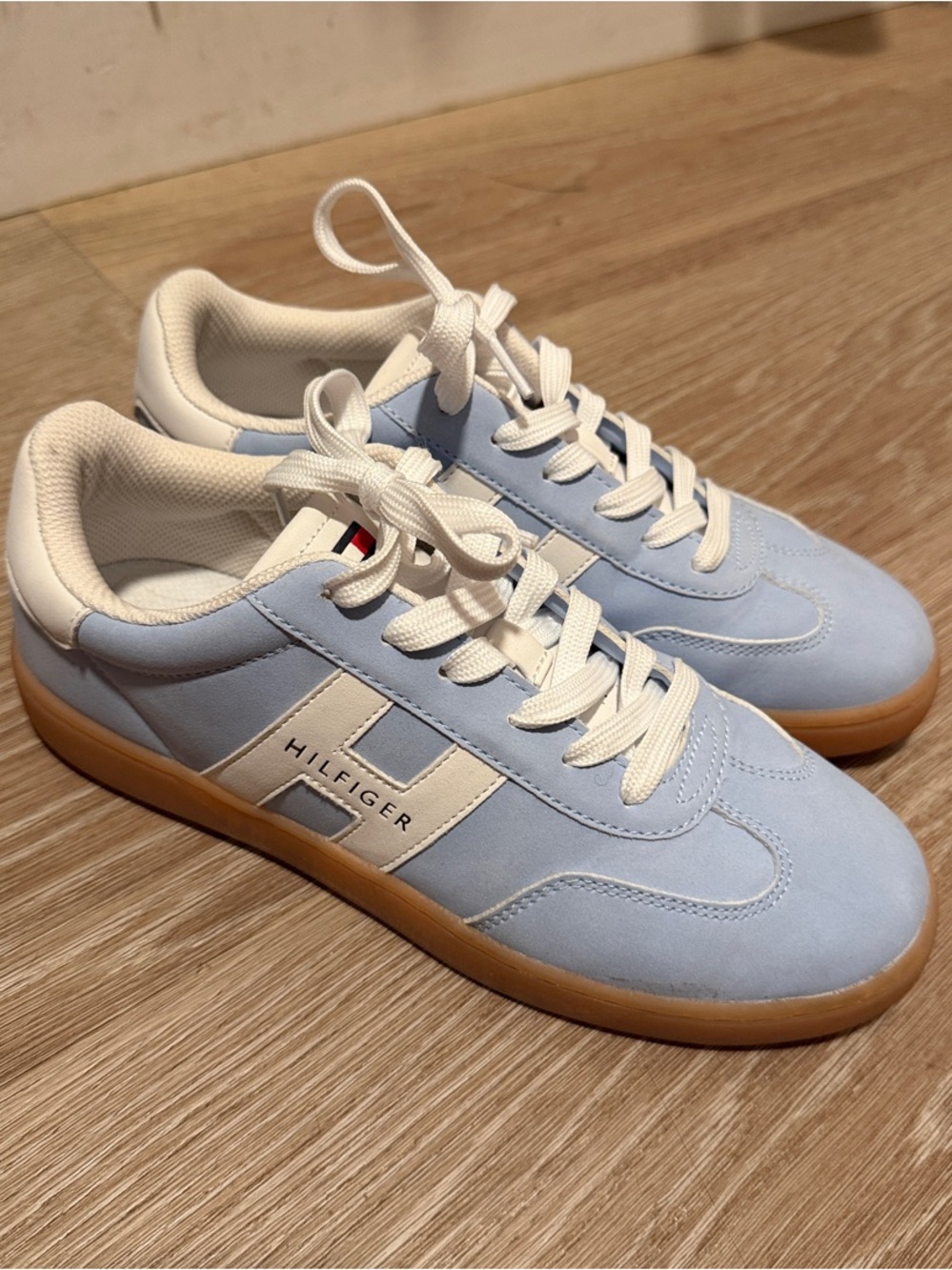 Tommy Hilfiger Light Blue and White Low-Top Sneakers